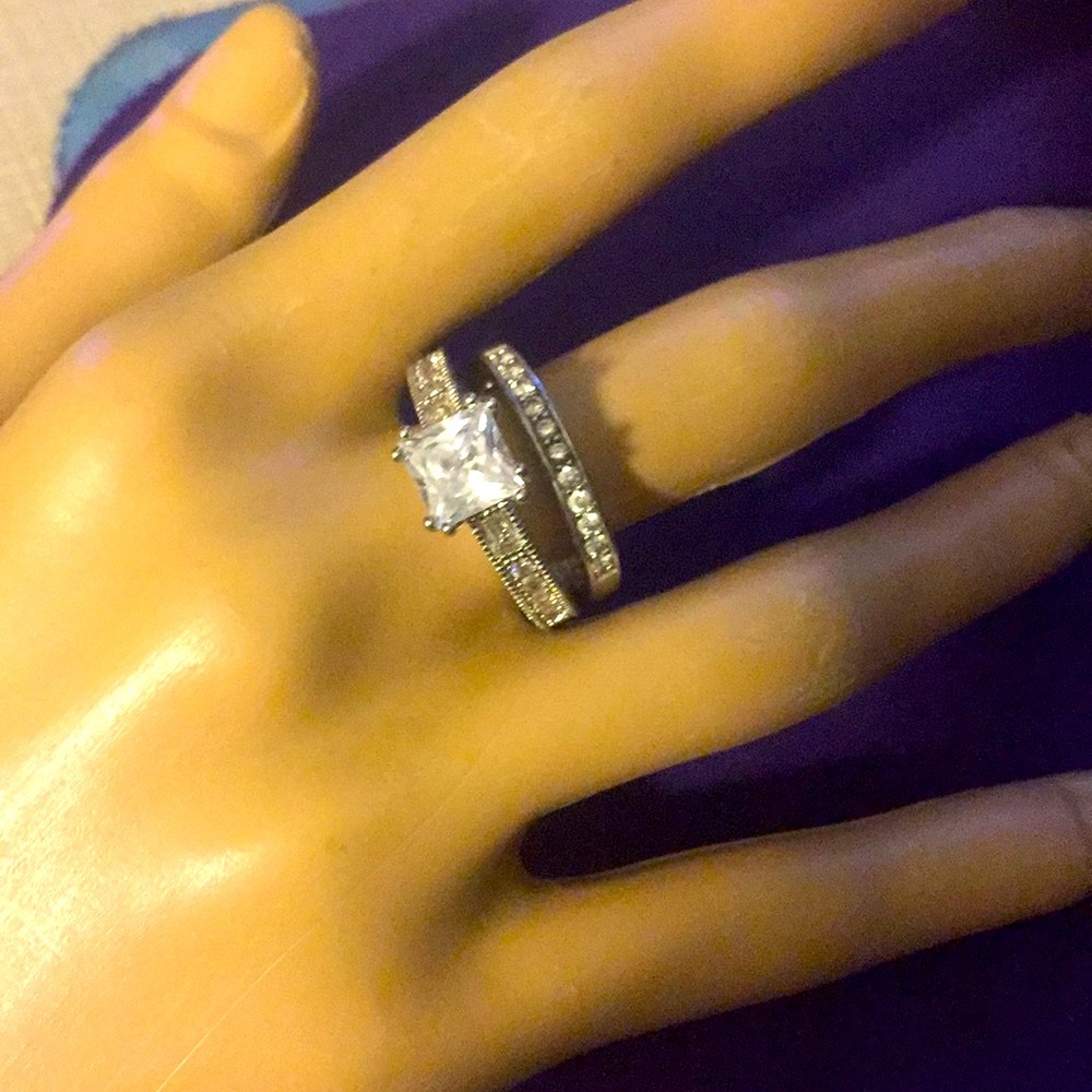 Beautifully designed cz’s 2 band Ring